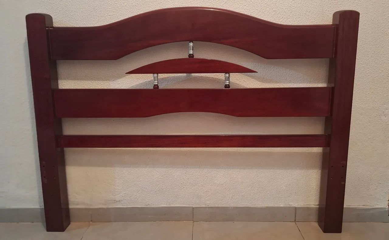 Cama de casal seminova de madeira maciça, cor mogno - Foto 3
