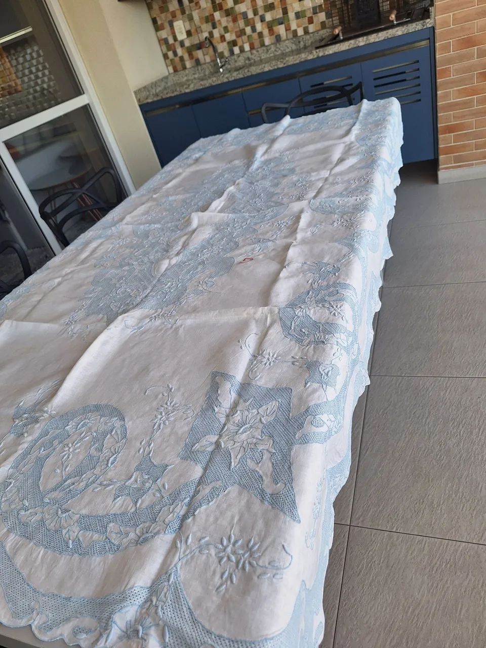 Toalha de mesa bordada - Antiga - Foto 2