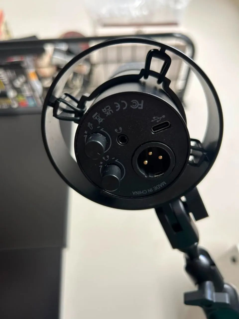 Microfone Dinâmico Fifine K688 + suporte de mesa - Foto 3