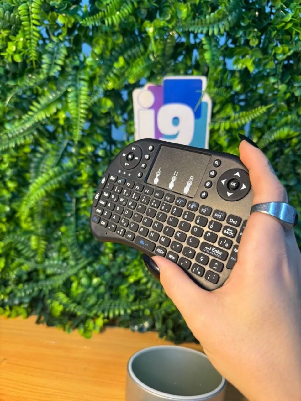 Mini Teclado Sem Fio com Touchpad Integrado