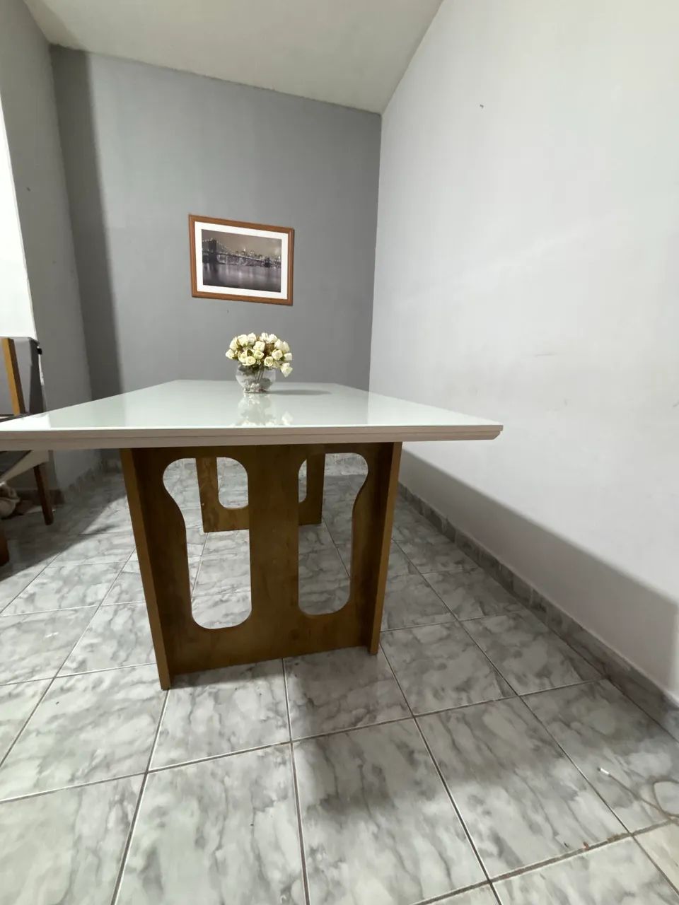 Mesa de 6 lugares com tampo de vidro 