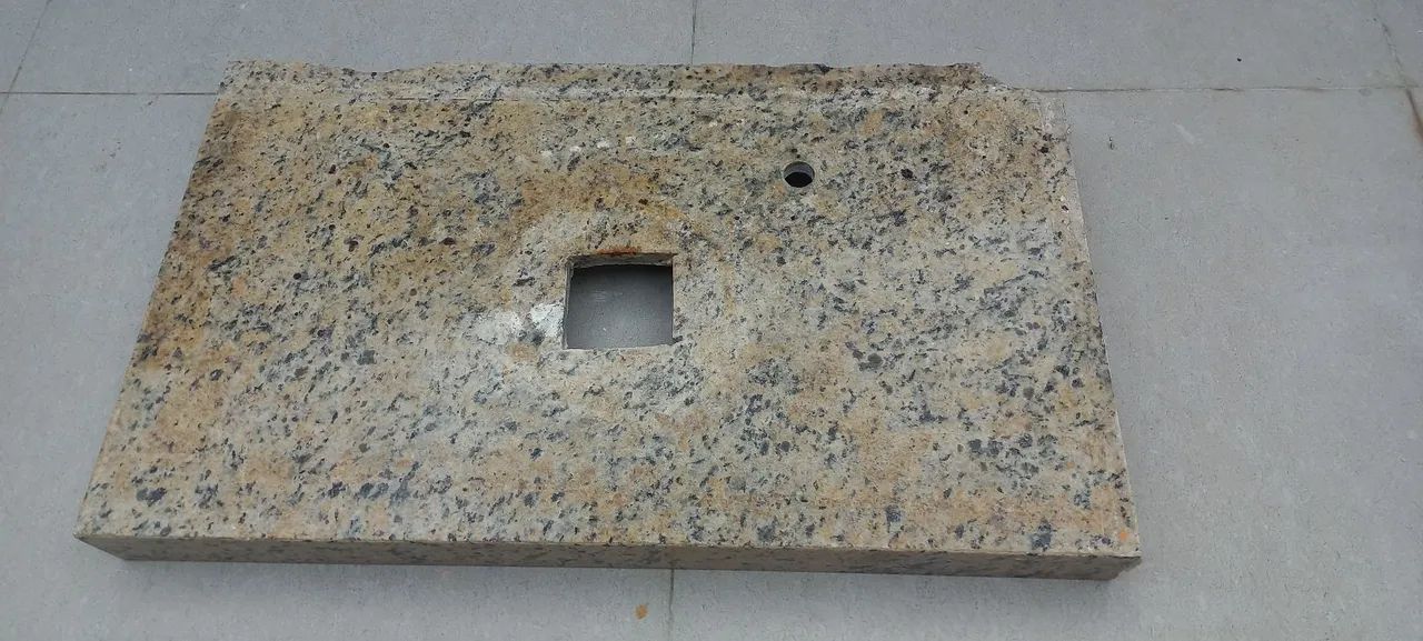 Balcão de pia para banheiro em granito.