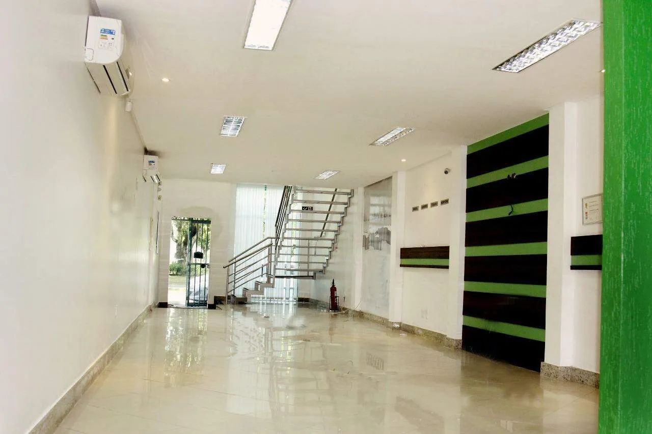 VENDA: Prédio Comercial 2 Pavimentos  6 Salas Prontas e Localização Prime Próximo à Praça  - Foto 2