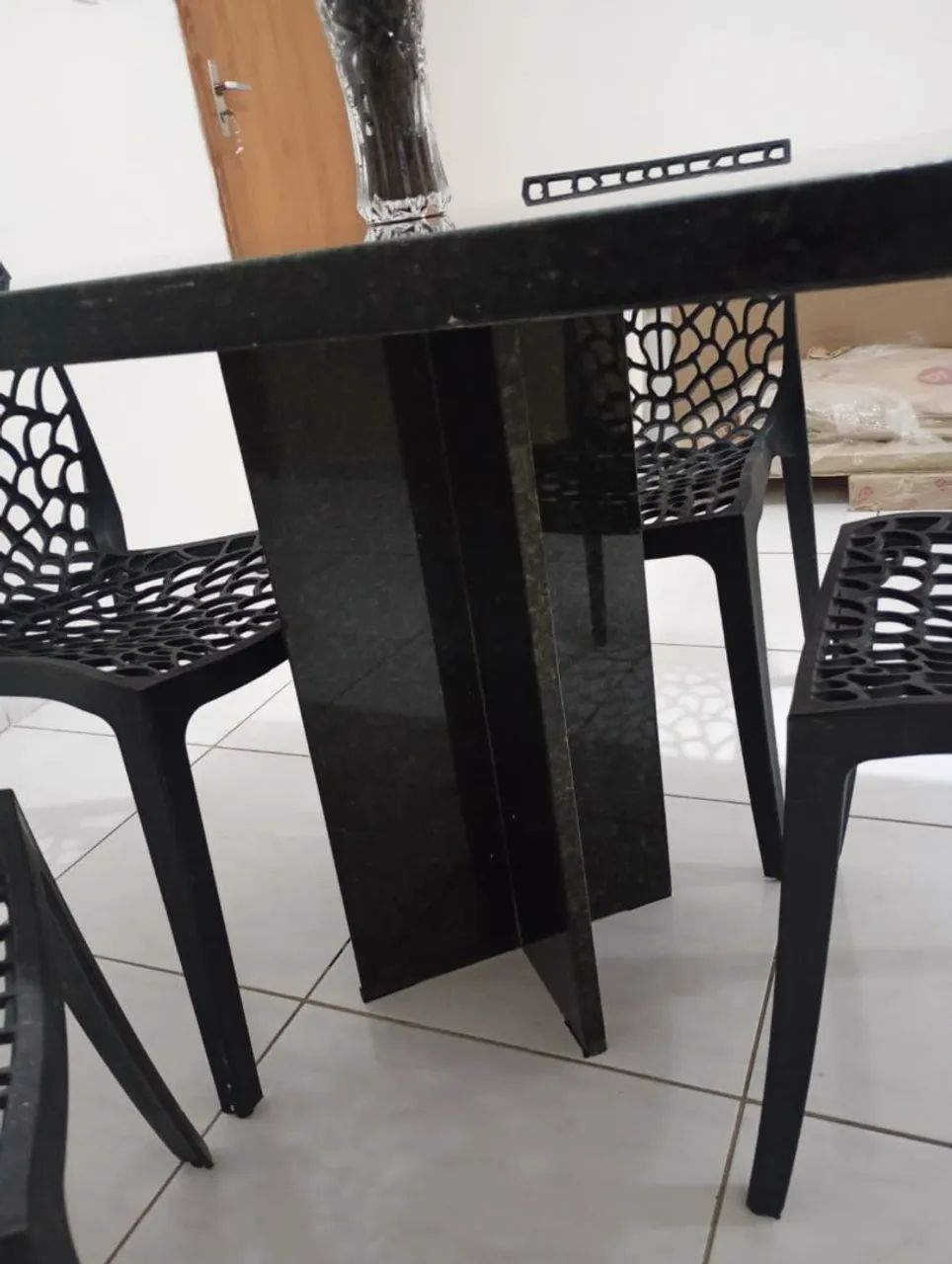 Mesa mármore c 4 cadeiras  - Foto 2