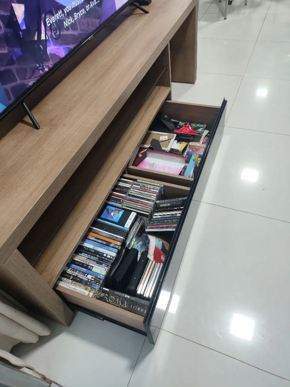 Rack de MDF com gavetão  - Foto 2