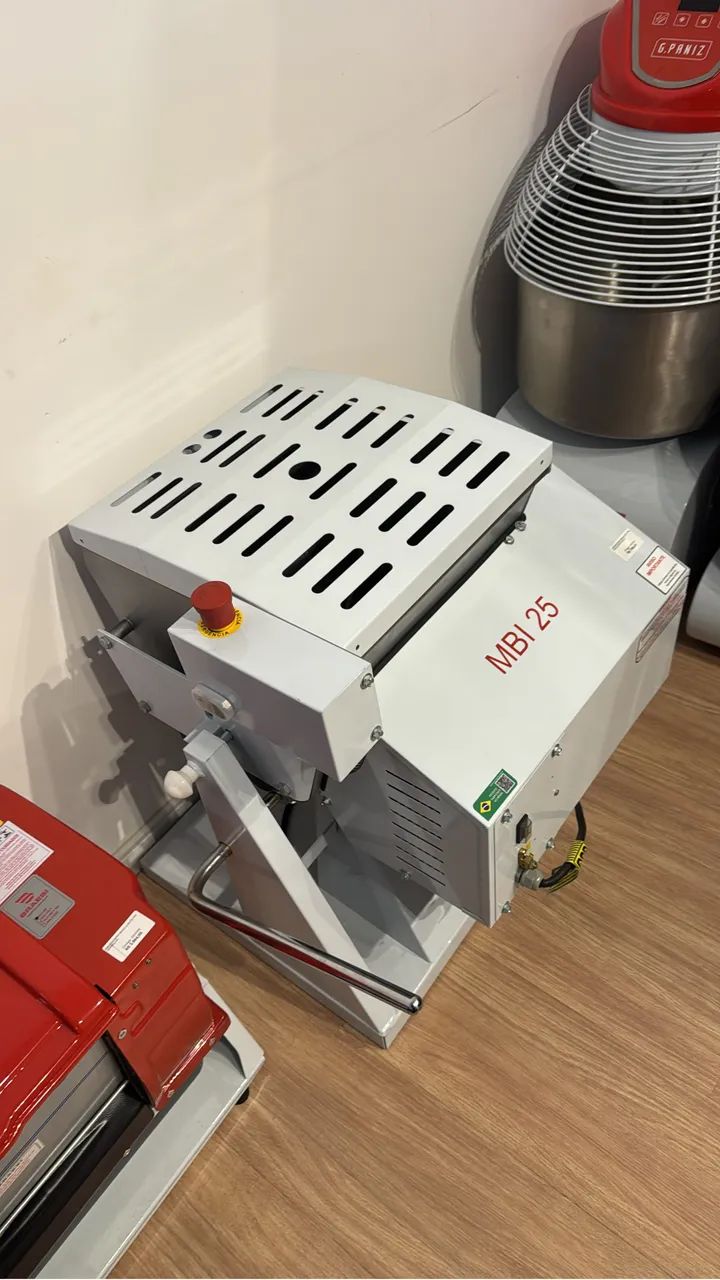 Amassadeira lenta basculante 25kg massa pronta nova 
