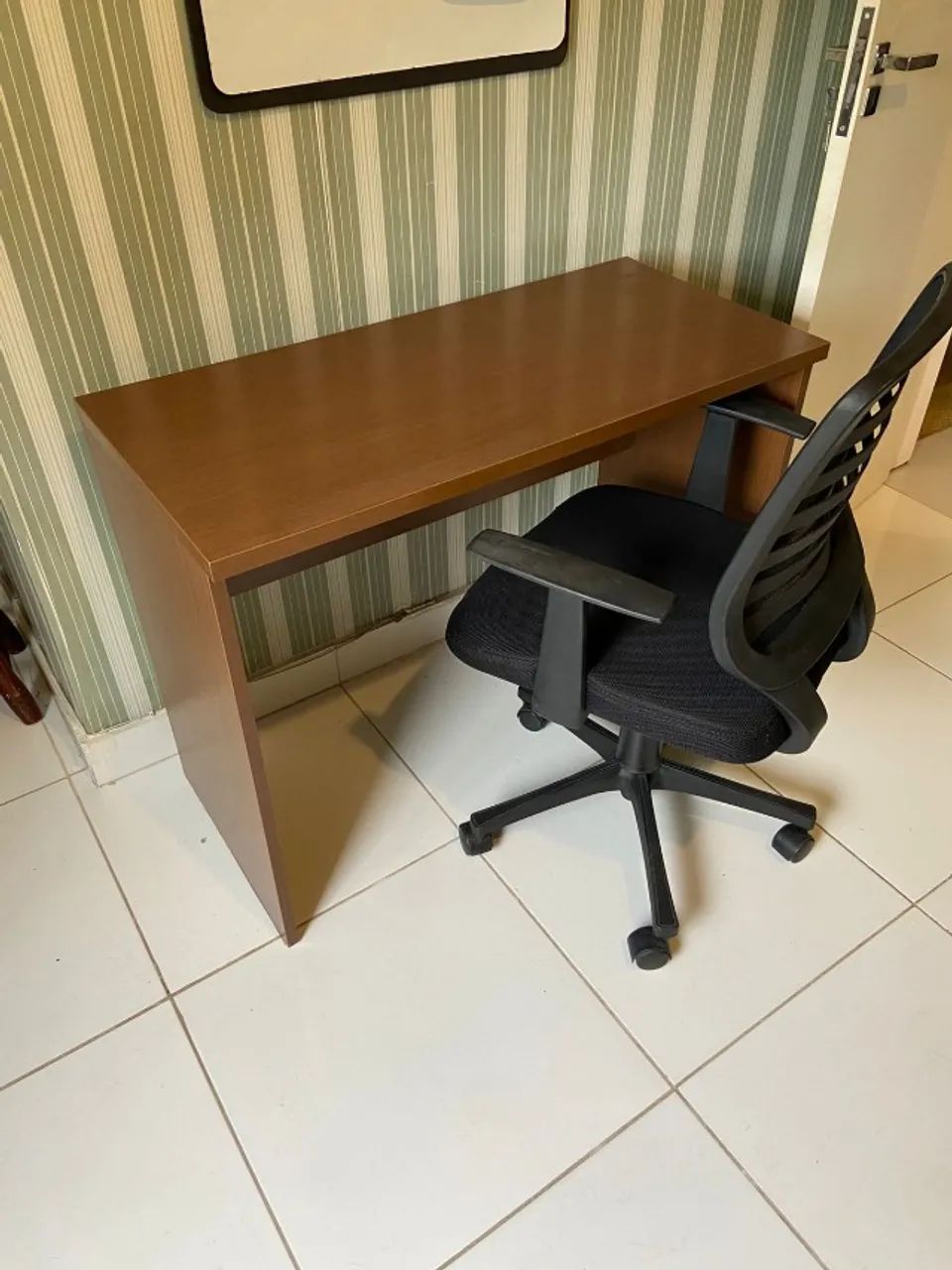 Desk (study or work table)451035984183306240