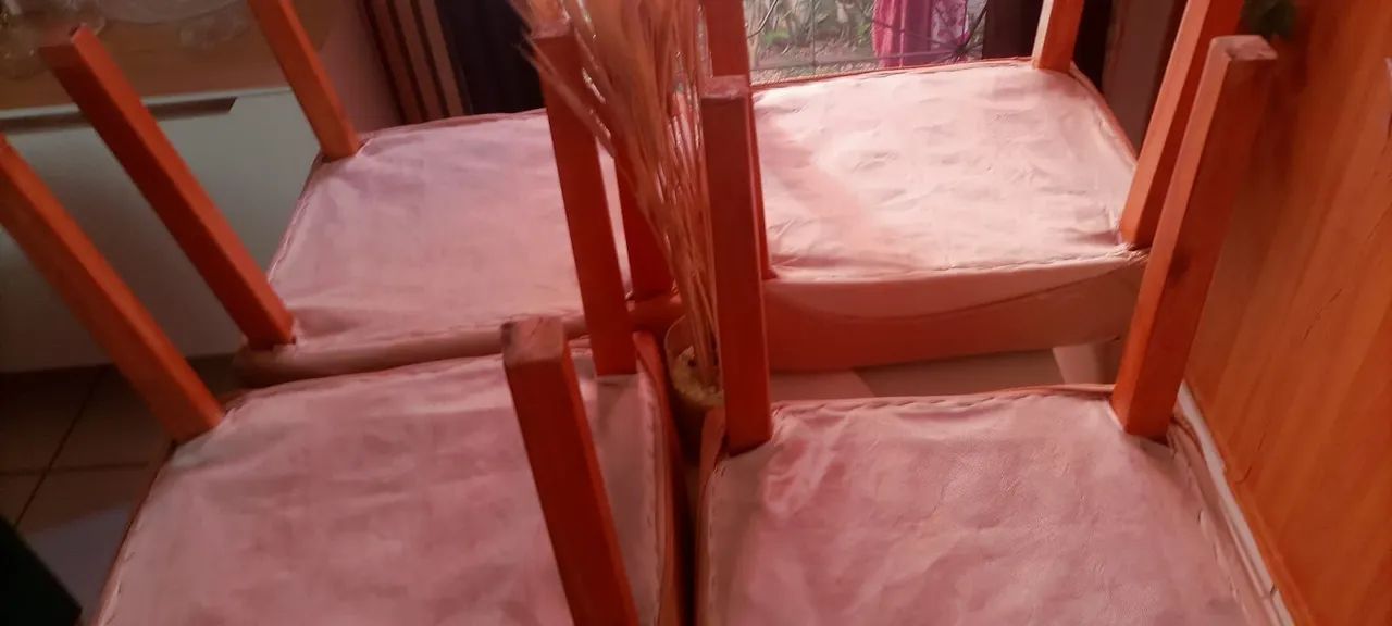 Vendo conjunto de cadeira todo estofado tecido veludo  - Foto 5