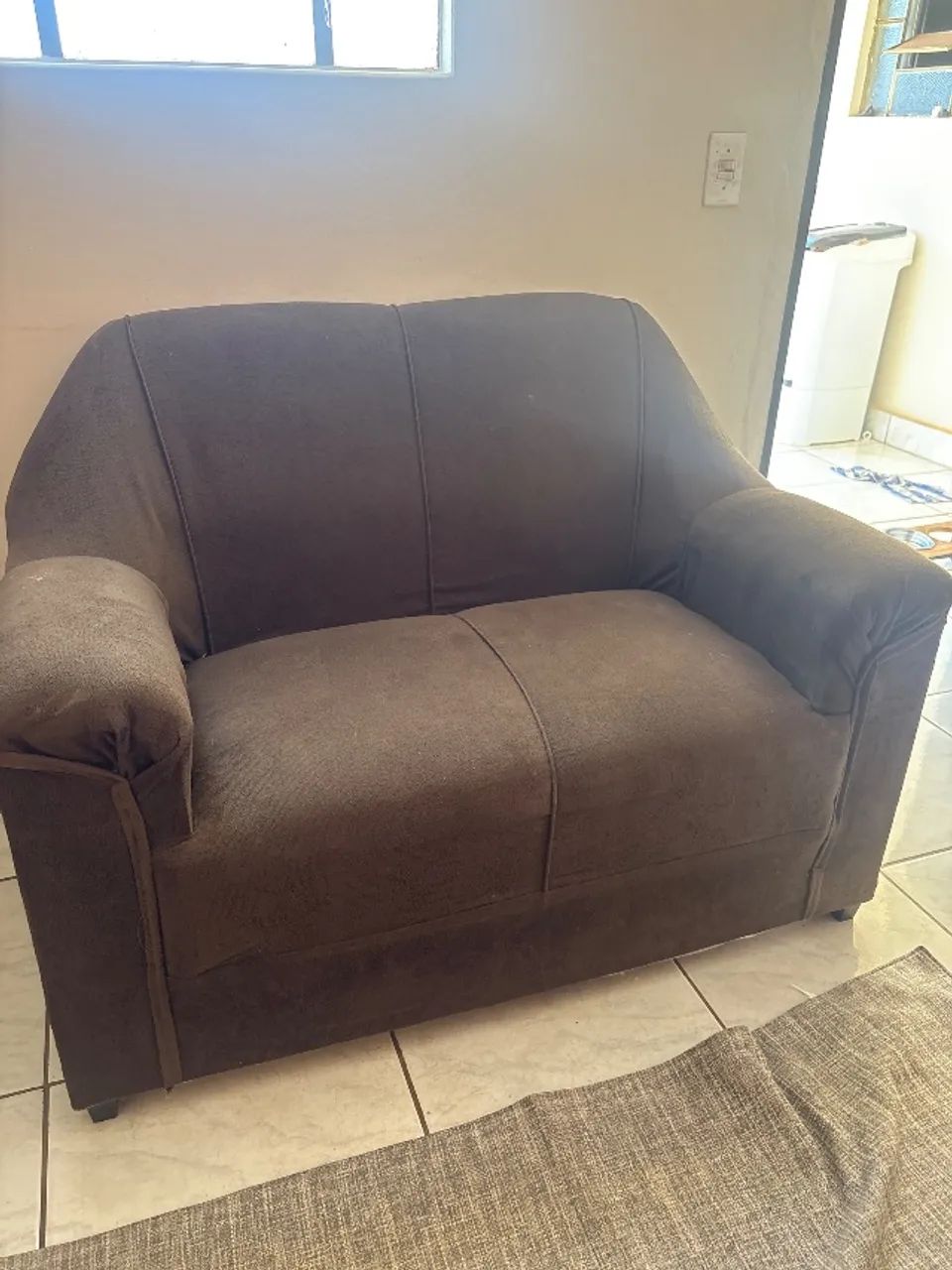 Conjunto de duas peças de sofá, um com 3 lugares, outro com 2 lugares.  - Foto 2