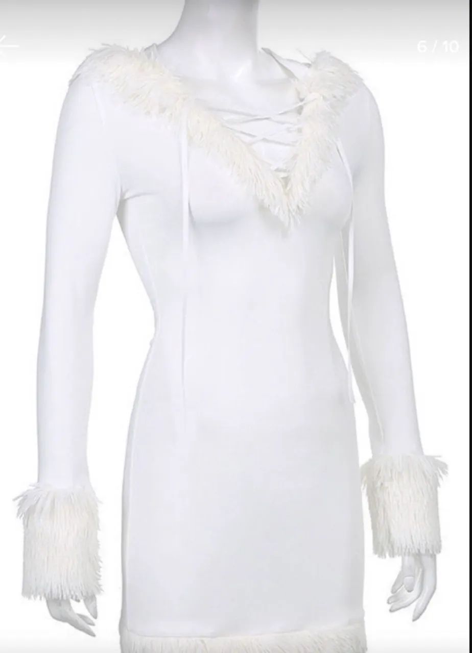 vestido branco y2k com pelinhos - Foto 3