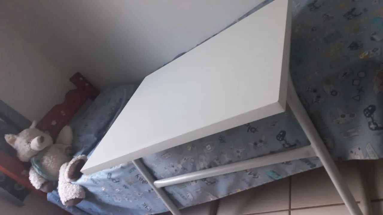 Mesa 80cm X 0,70cm - Base de Metal - Ótimo Estado - Foto 3