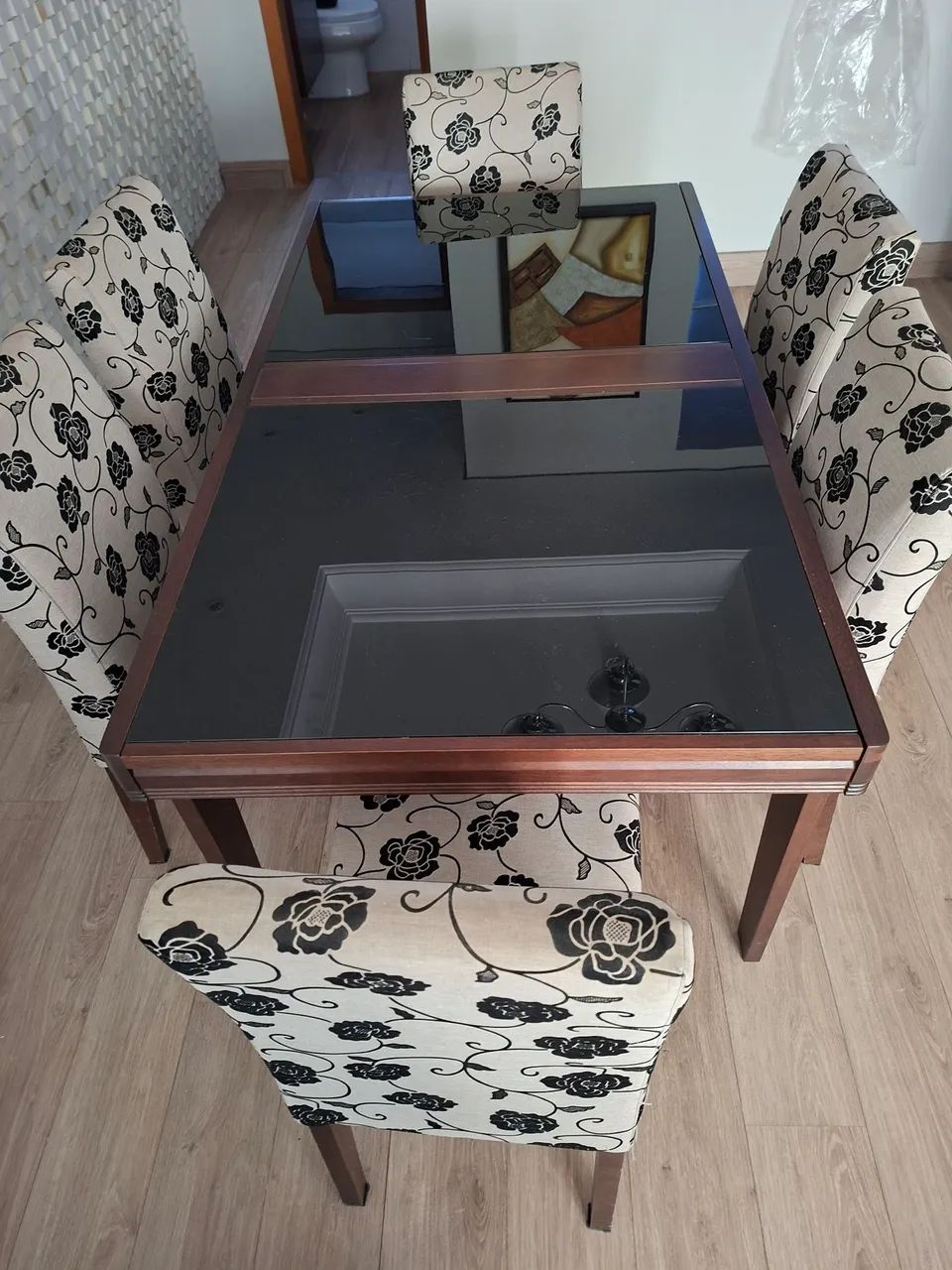 Mesa de jantar extensível sem as cadeiras / parece loucura 6x sem juros. 