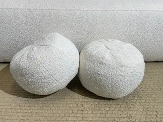 Sofá orgânico bouclê