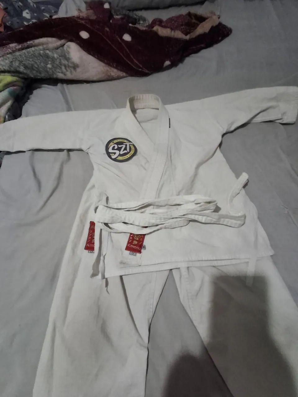 Kimonos azul(M1) Branco (M0) cada e 150 e os dois é 200 