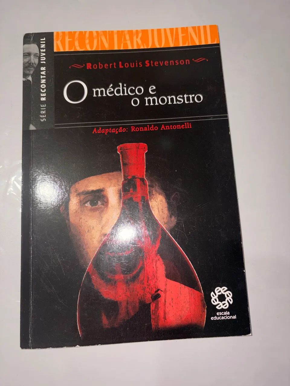 Livro O médico e o monstro 