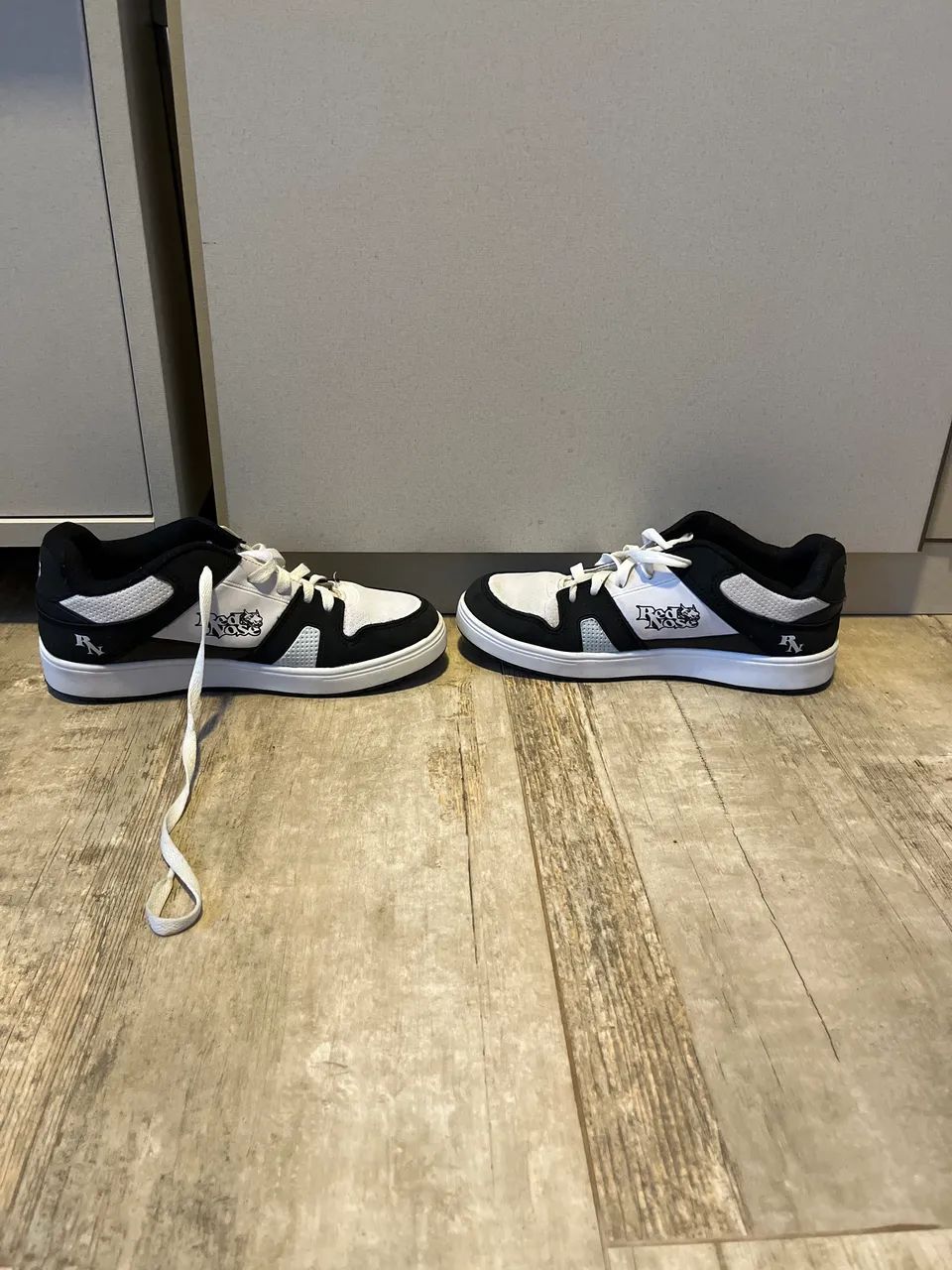 Tênis adidas e red nose - Foto 5