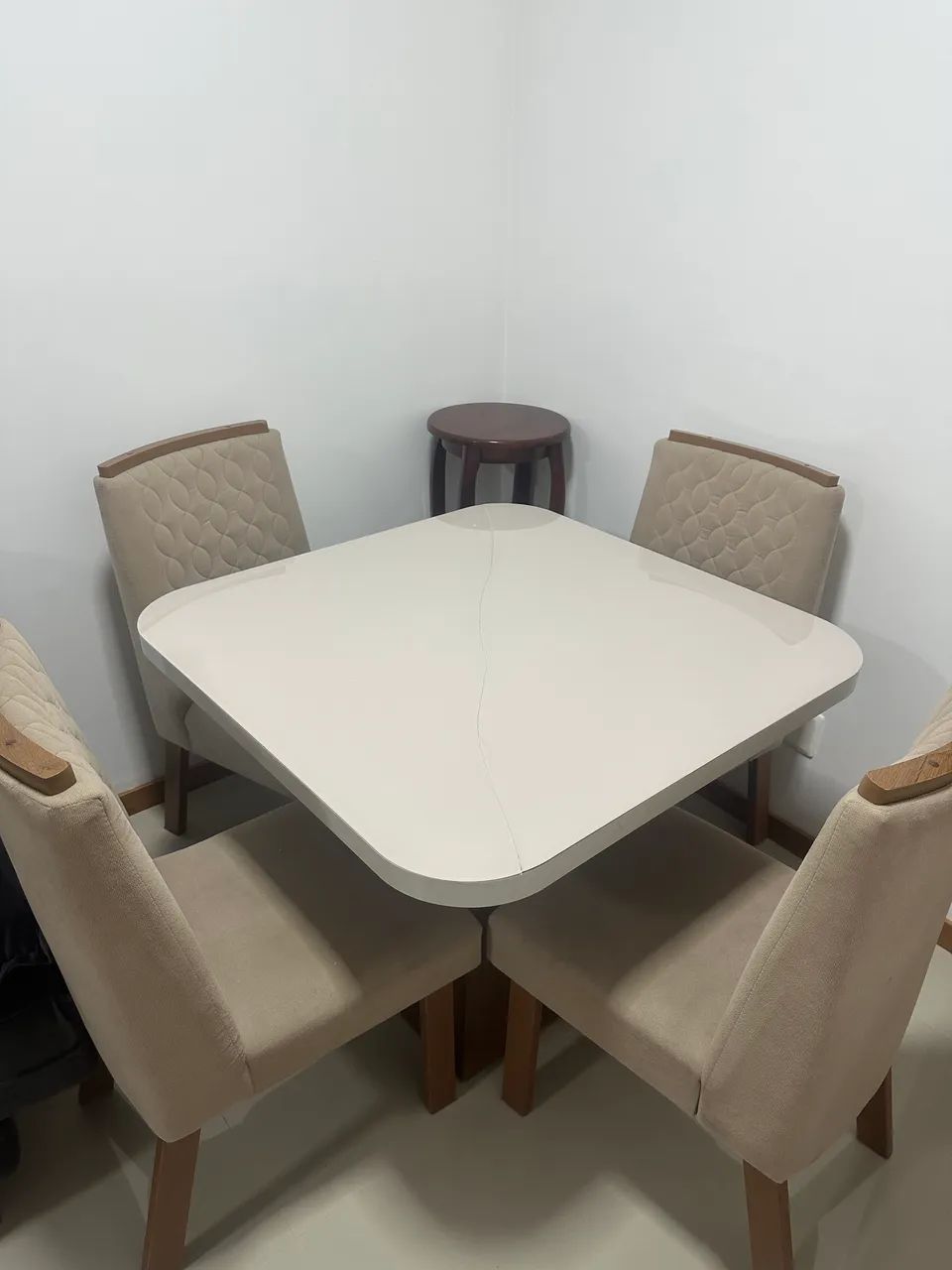 Mesa de jantar 4 cadeiras 