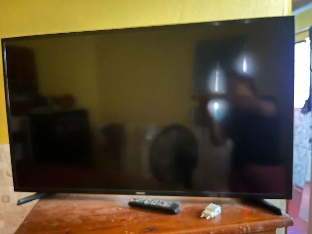 Tv Samsung 43 polegadas. 