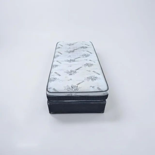 Cama box preta e branca, em bom estado.