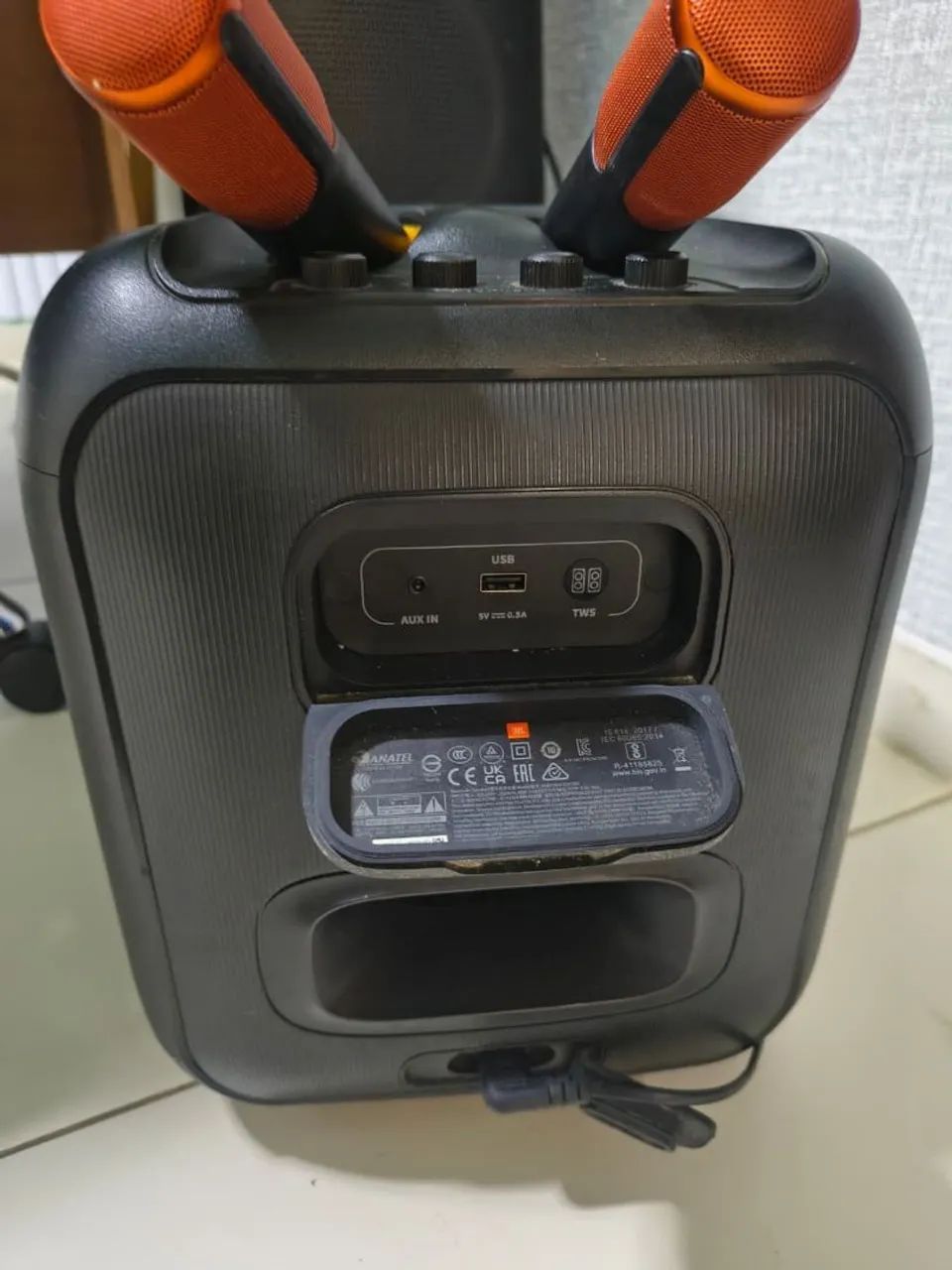 Caixa de som Partybox Encore com dois microfones - Foto 3