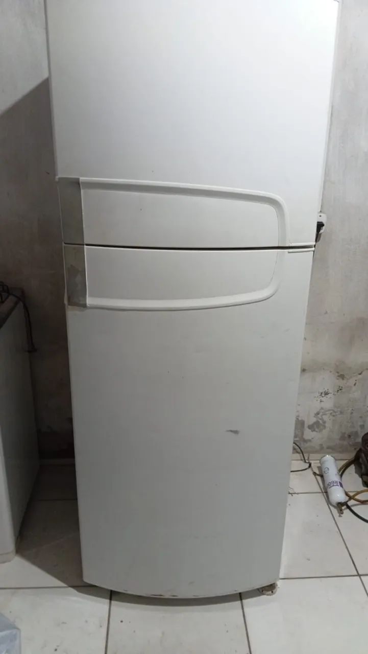 Geladeira cônsul duplex gelando perfeitamente 