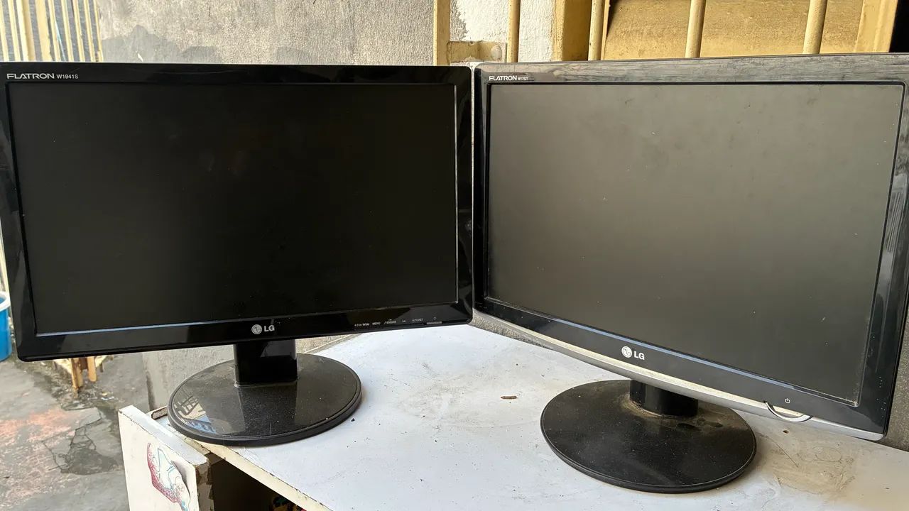 Dois monitores no estado