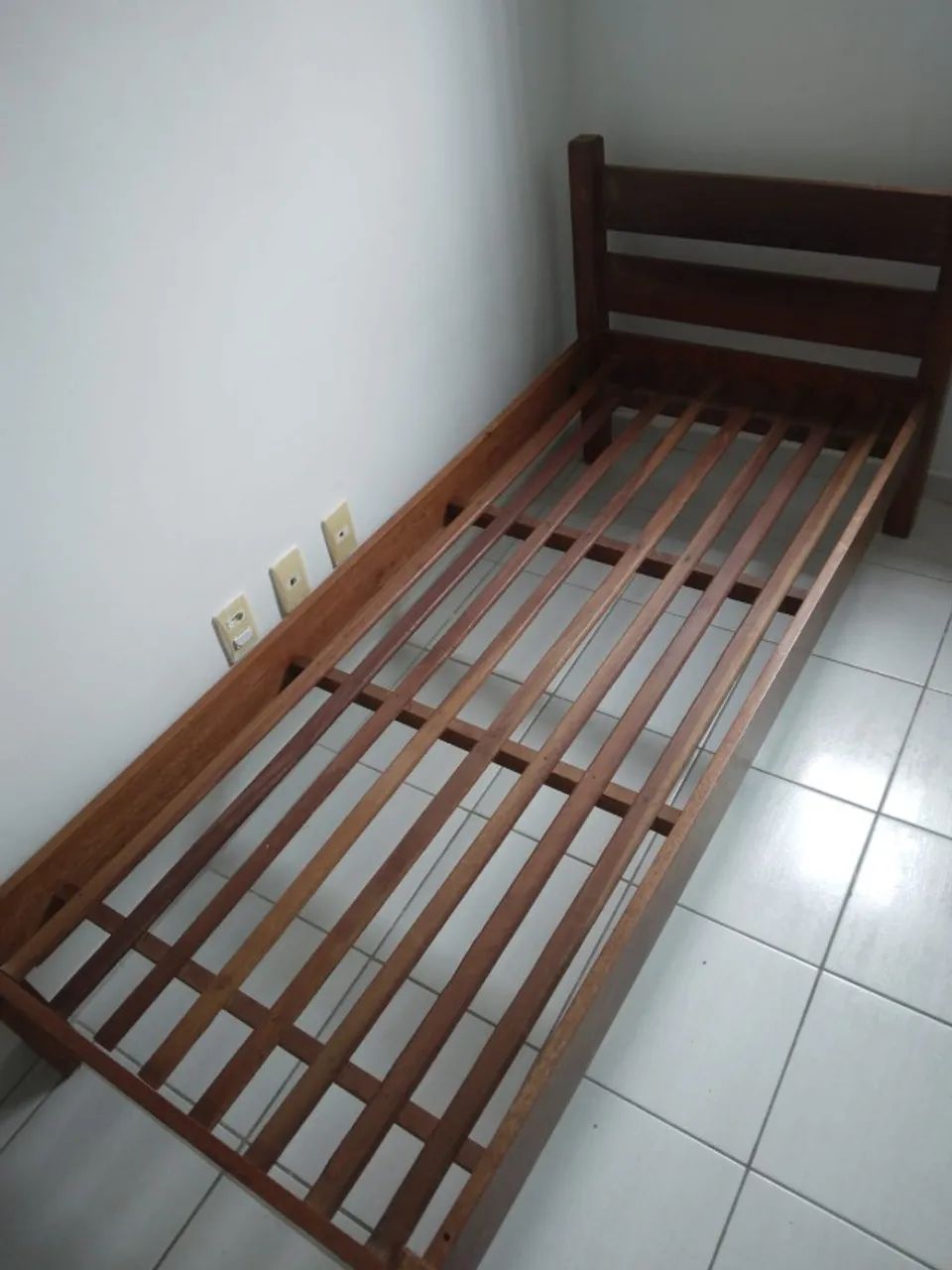 Cama solteiro em madeira de Lei (angelim e maçaramduba)