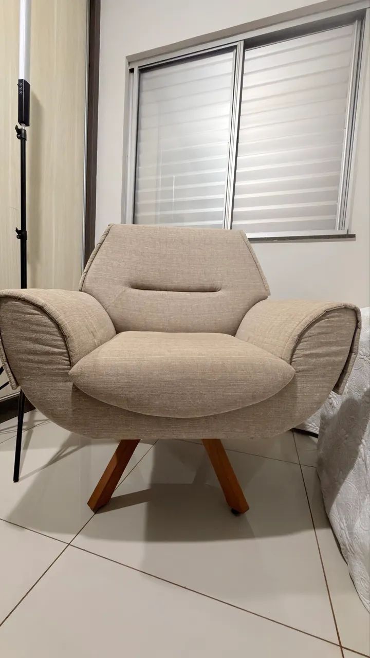 VENDO POLTRONA GIRATÓRIA FINA - Foto 4