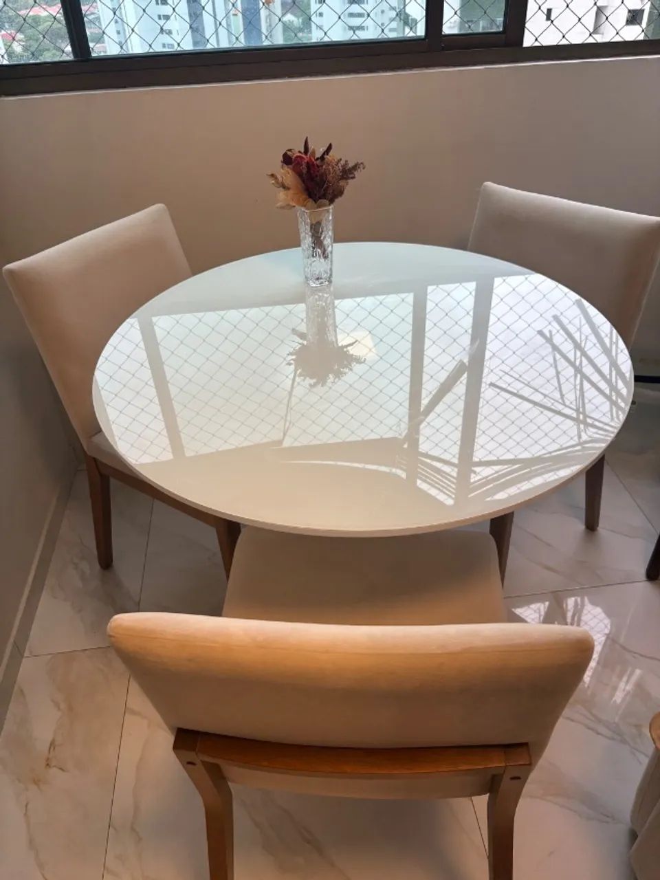 Conjunto de mesa com 3 cadeiras 
