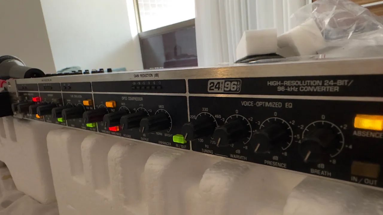 Pré Amp Microfone BEHRINGER Ultra Voice Digital VX2496 - Foto 3