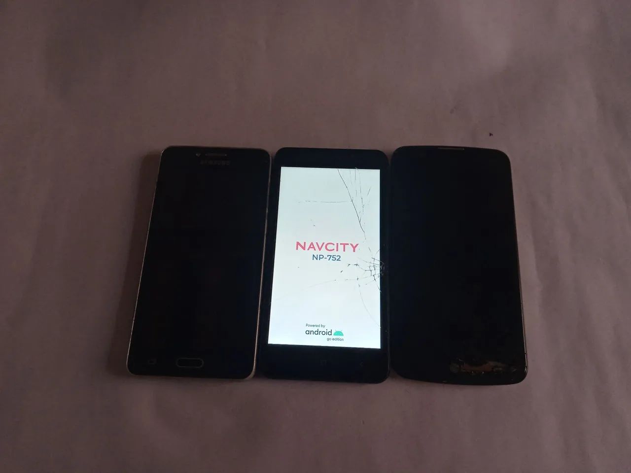 Três celulares para arrumar ou tirar peças - Foto 2
