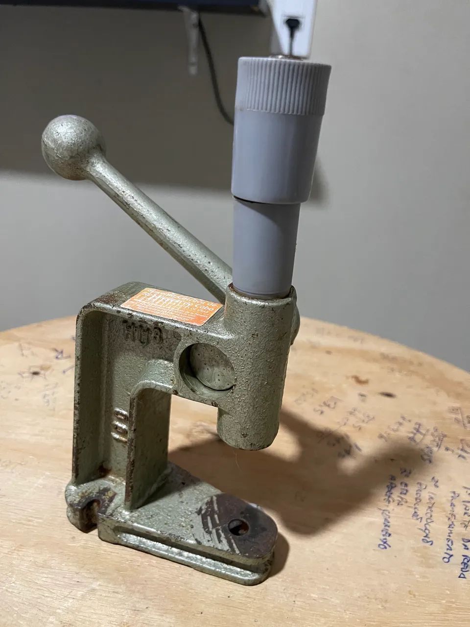 VENDO MÁQUINA PARA COLOCAR BOTÕES  - Foto 3