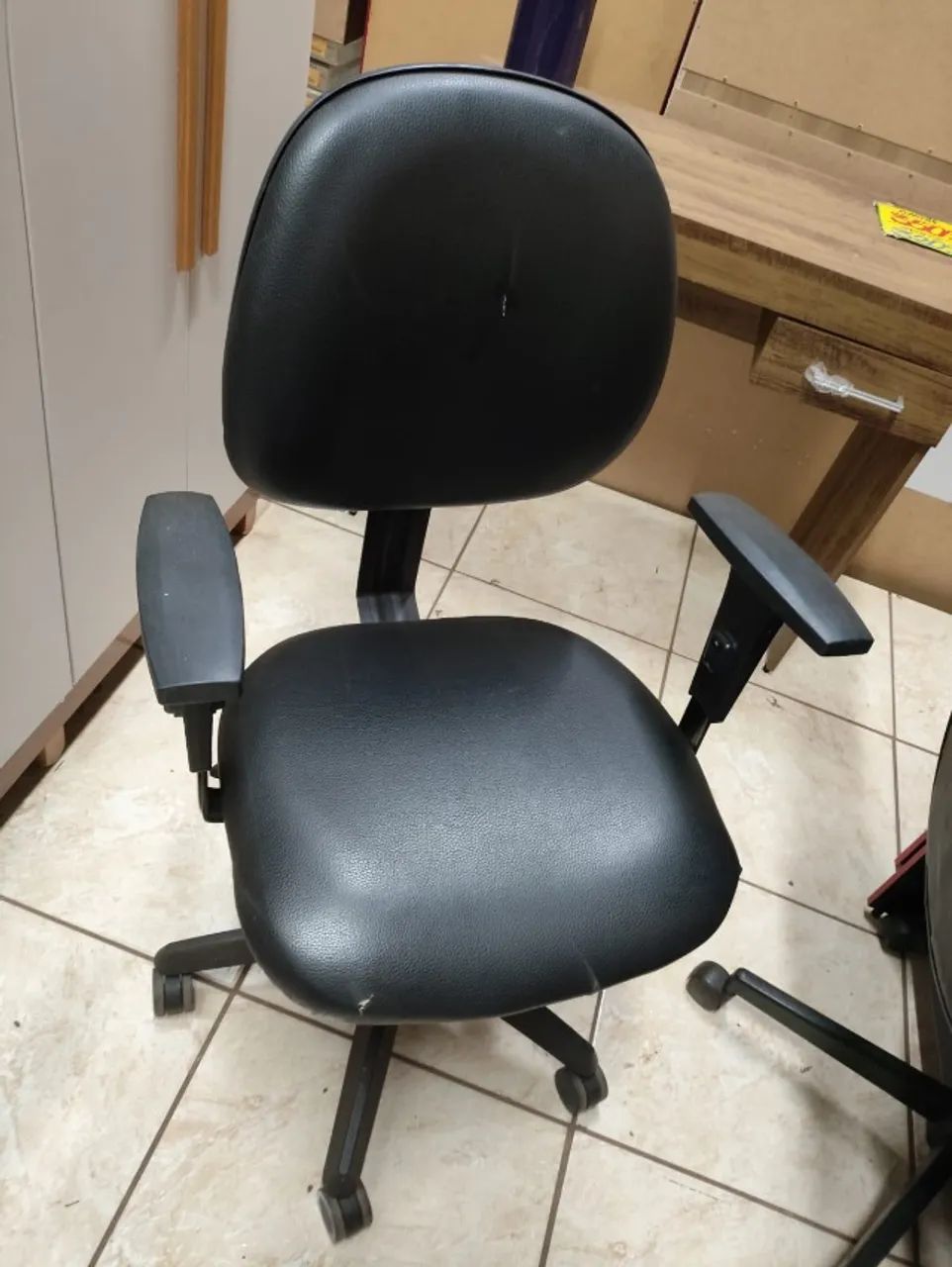 CADEIRA ESCRITORIO SEMI-NOVA - Foto 4