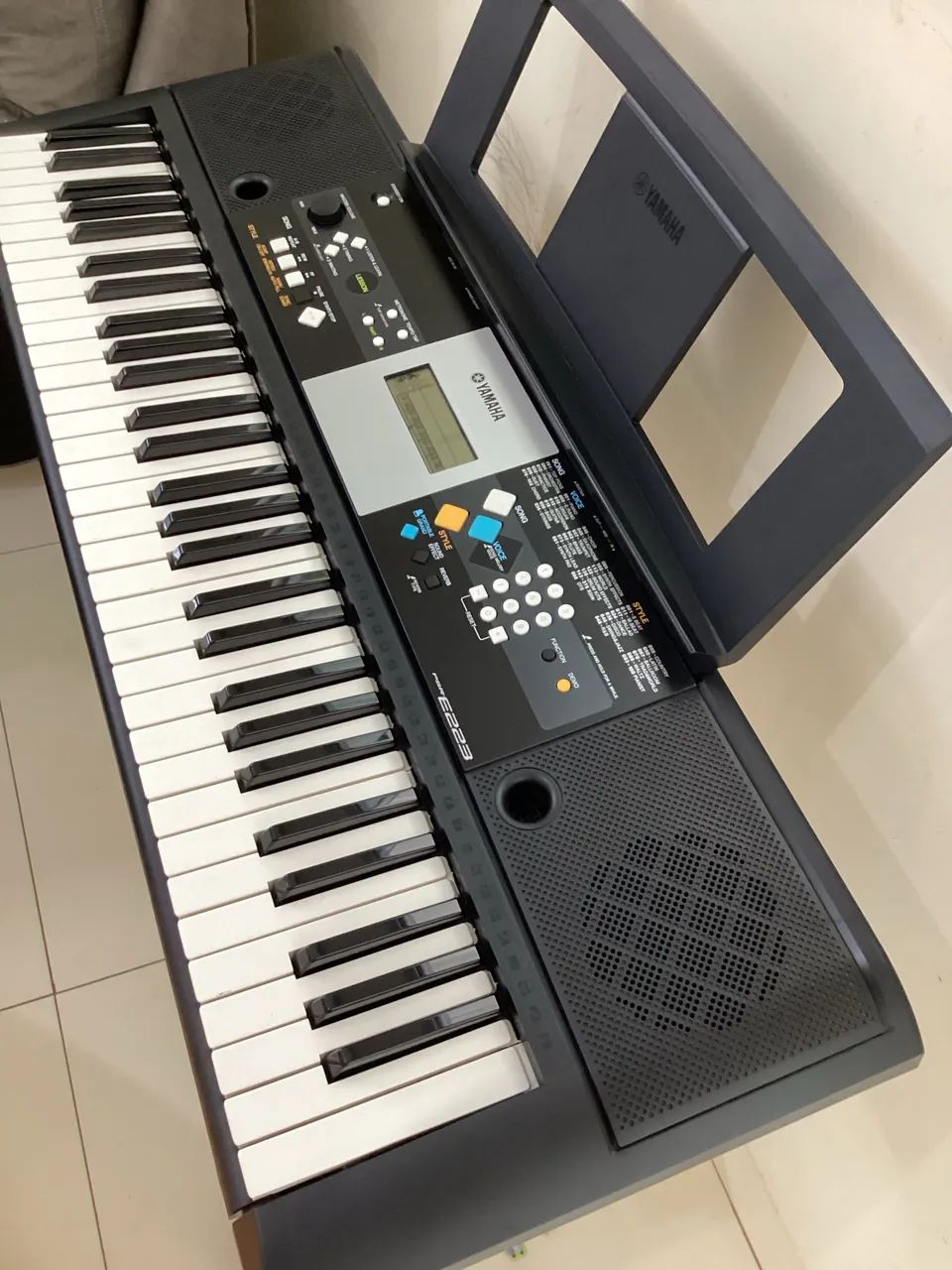 Teclado Yamaha PSR E223 + Brindes - Foto 5