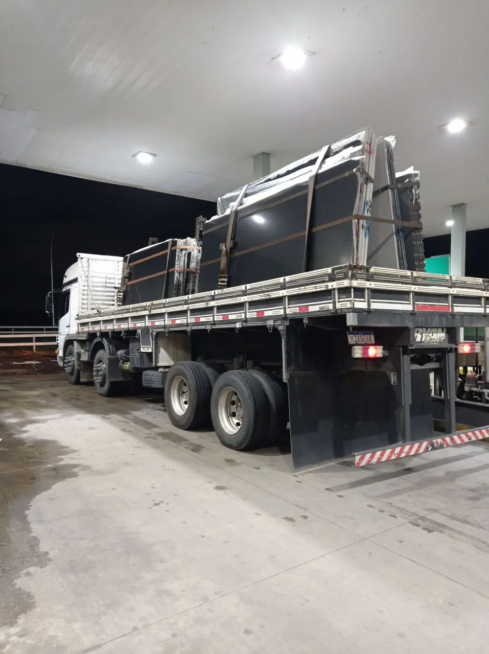 Caminhão Atego 2425