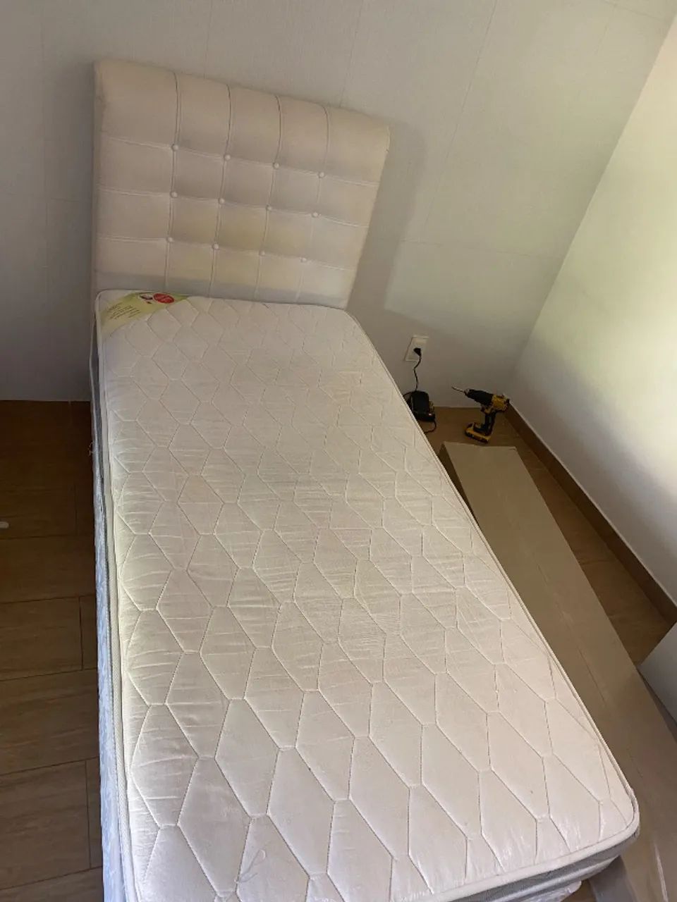 Cama box com colchão de molas Orthocrin e cabeceira - Foto 3
