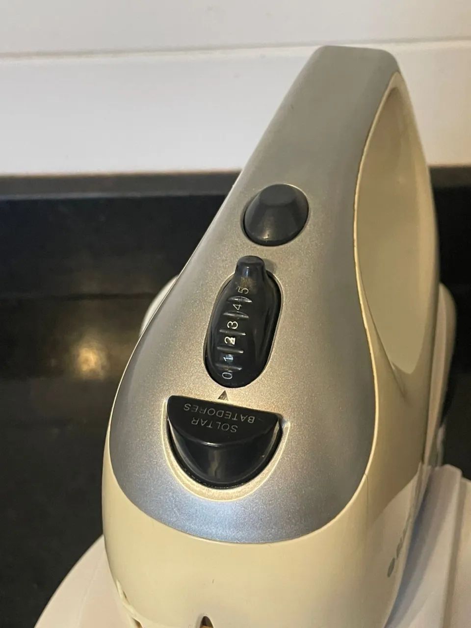 Batedeira black Decker BAT 300 - Foto 4
