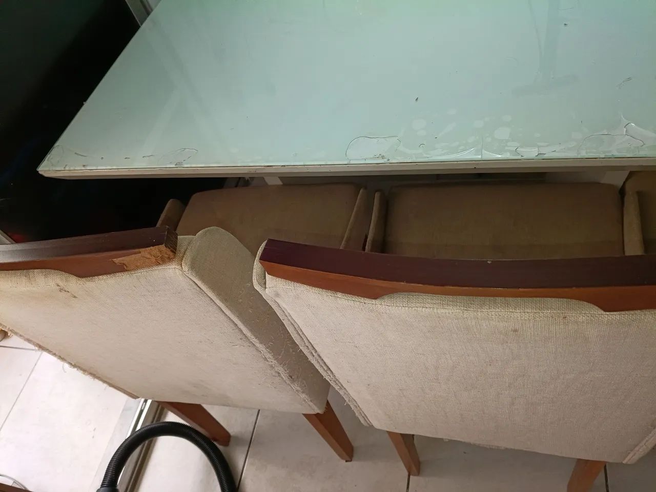 Mesa de jantar com 04 cadeiras  - Foto 3