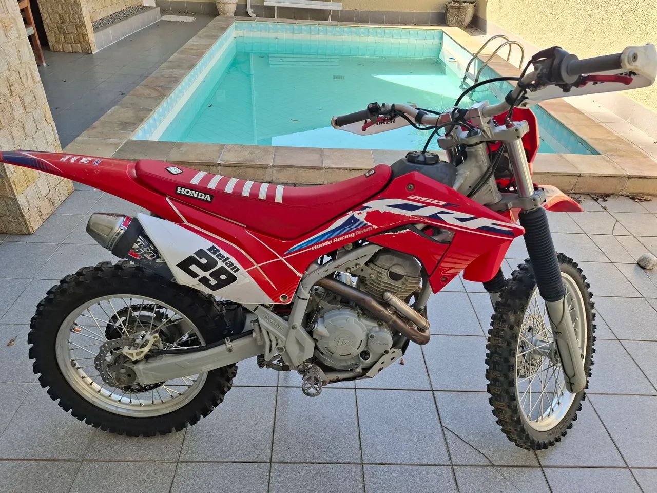 Crf 250f - REVISADA E COM ACESSORIOS