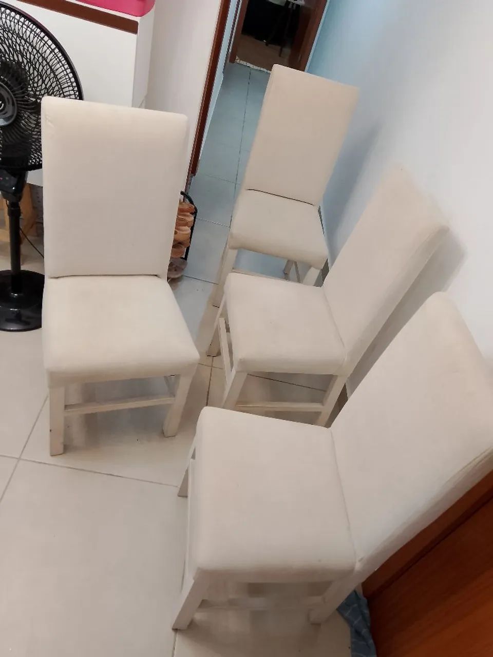 Vendo 4 cadeiras de madeira  - Foto 4