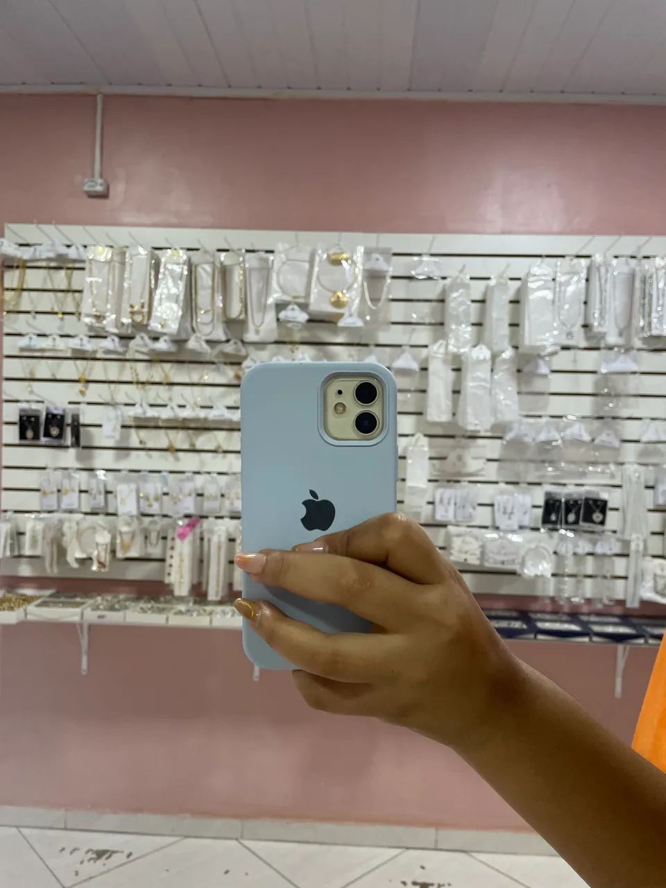 iphone 12 ,79%