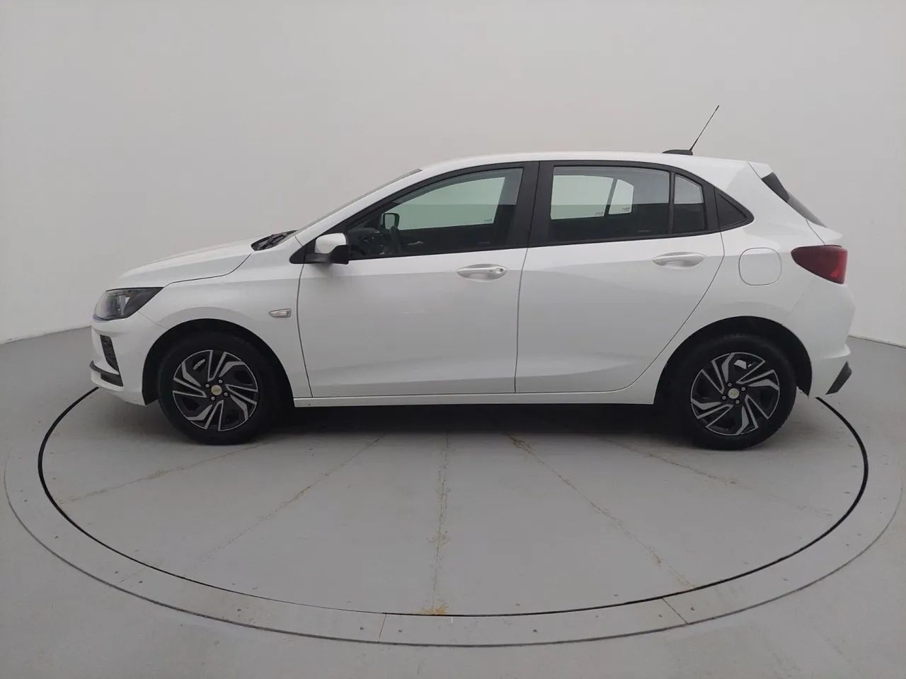 Chevrolet Onix Hatch 1.0 12V Flex Mec. 4P, foto 2 de 18