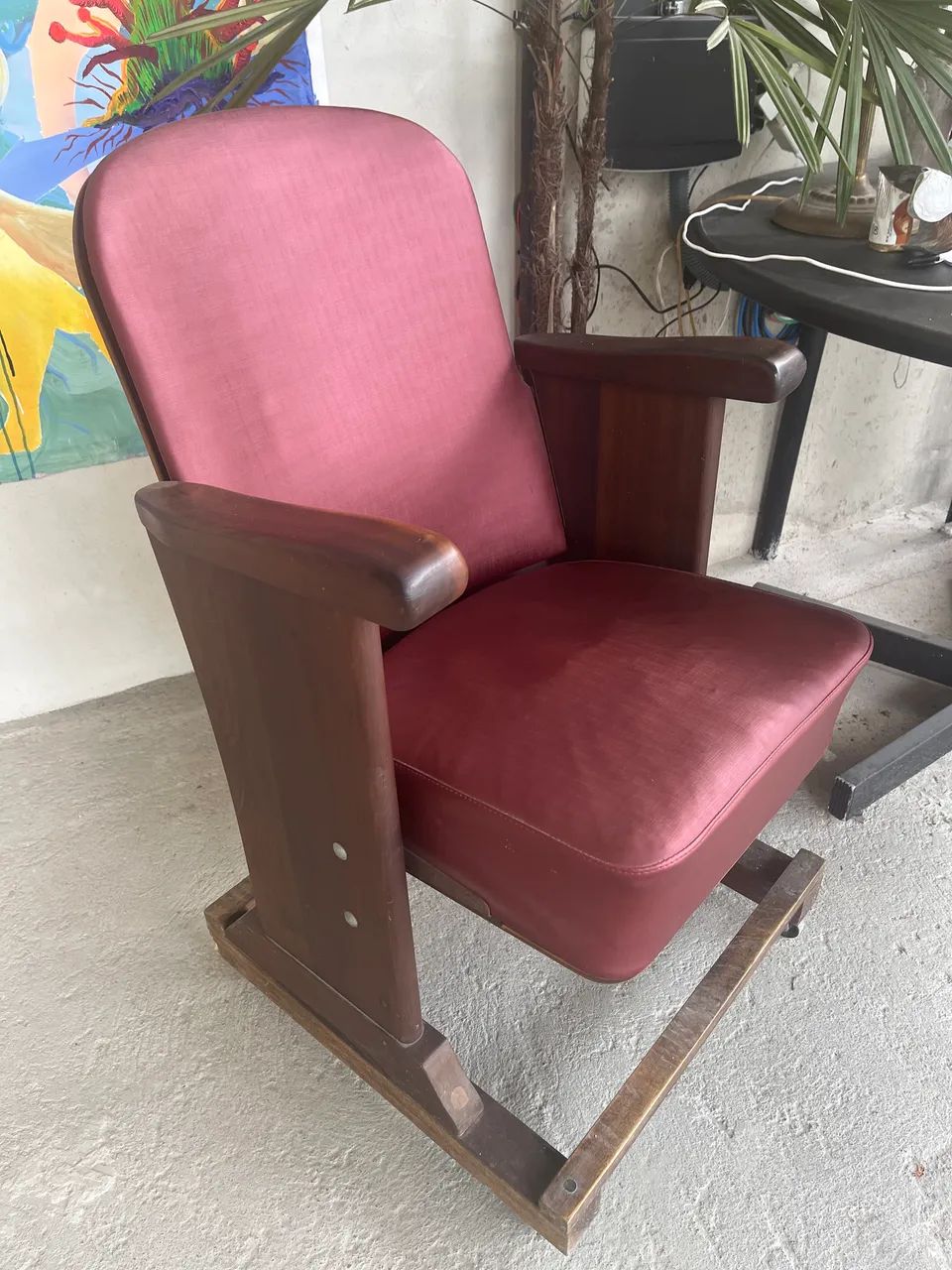 Cadeira antiga de cinema - Foto 2