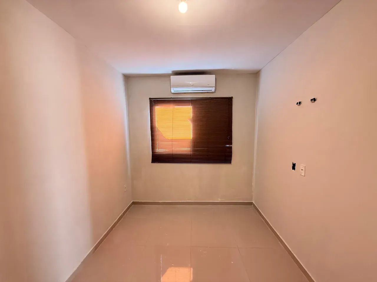 CASA NOVA  2/4 COM SUITE - CONDOMINIO ATHENAS - Foto 4
