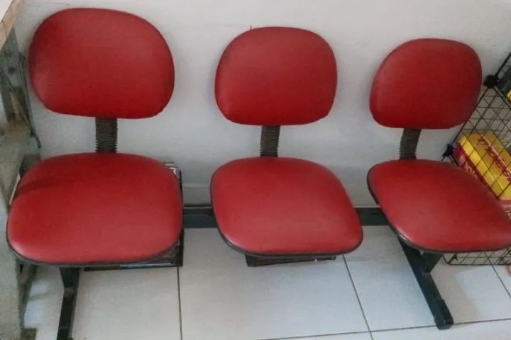 Vendo cadeiras em longarina