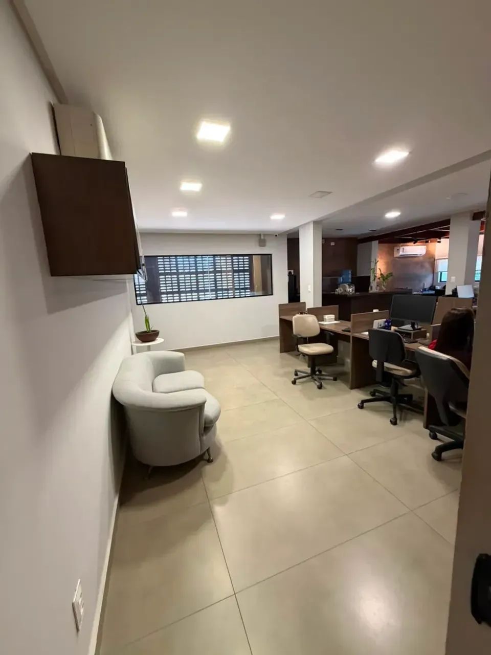Imóvel Comercial no centro 480m² total, 220m² em cima e 260m² em baixo, aluga o imóvel int - Foto 4
