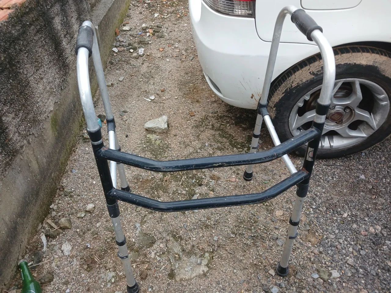 Vendo andador com  regulagem de altura 