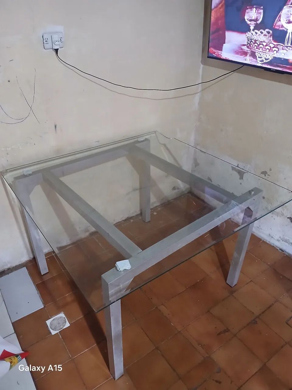 Mesa de vidro com pés de alumínio  - Foto 2