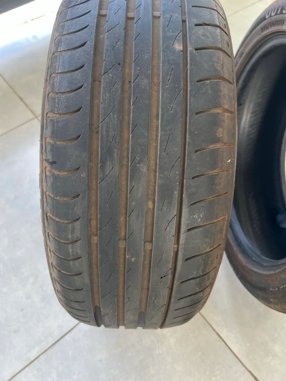 PNeu Aro 17 215/50/r17