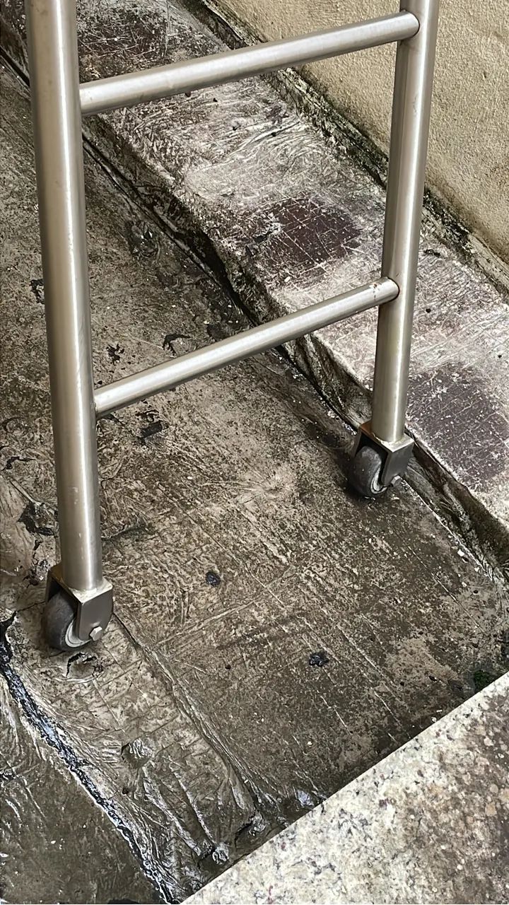 Escada em inox com trilho - Foto 2